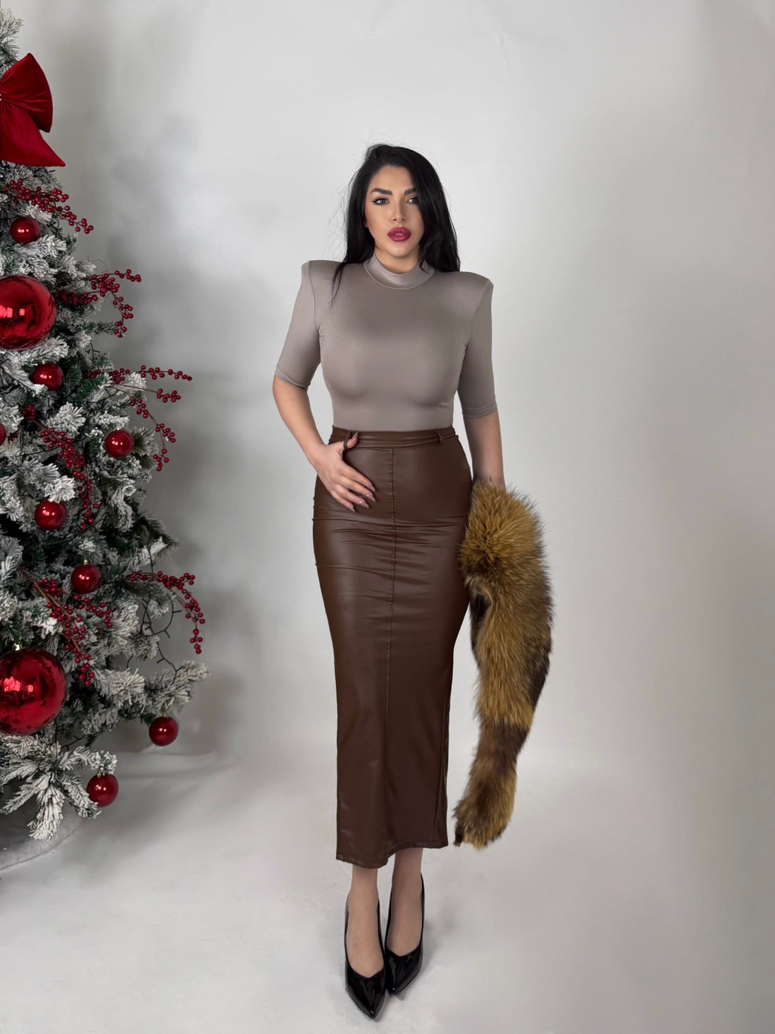 Body con spalline imbottite “Enigma”